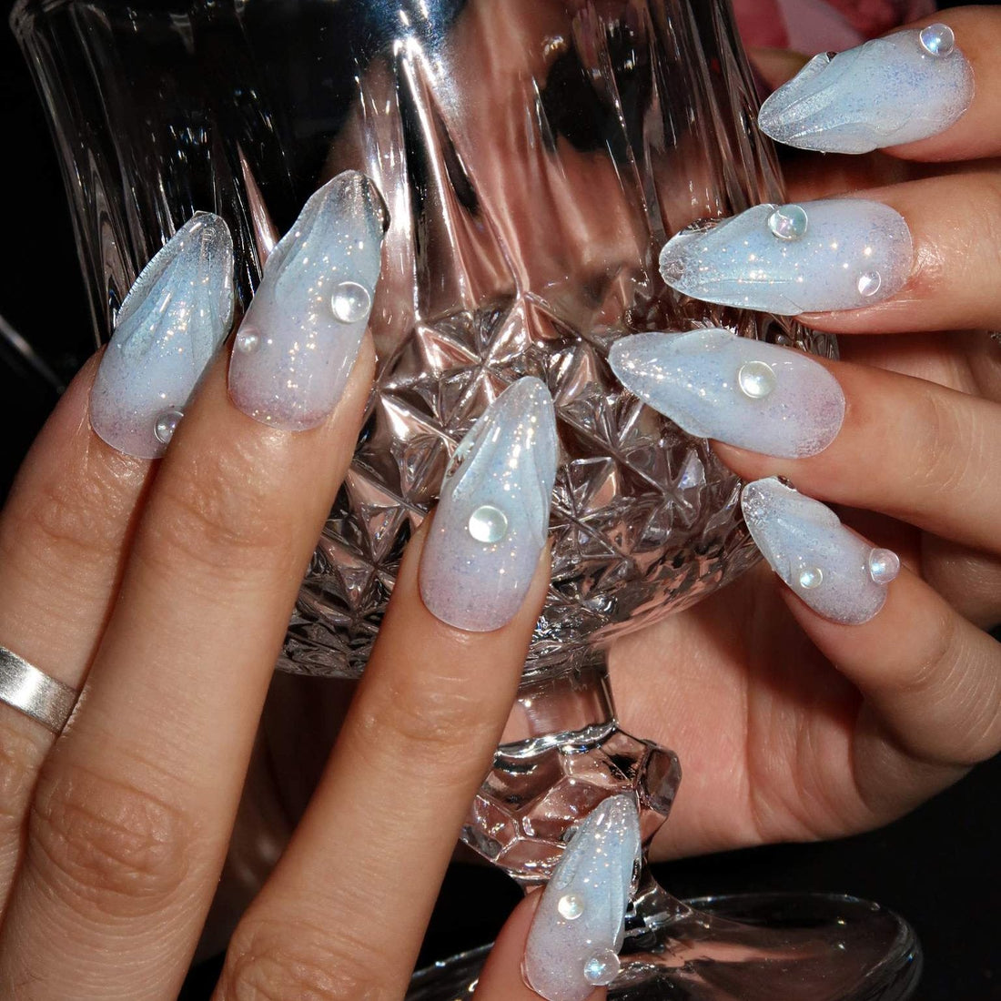 Glacial Whisper (medium almond)